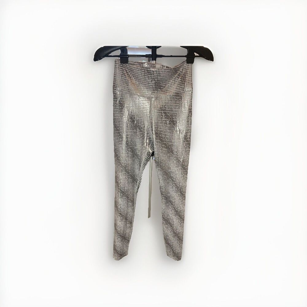 Peloton women’s leggings- Large- NWT-Show UP foil color - Picture 2 of 16